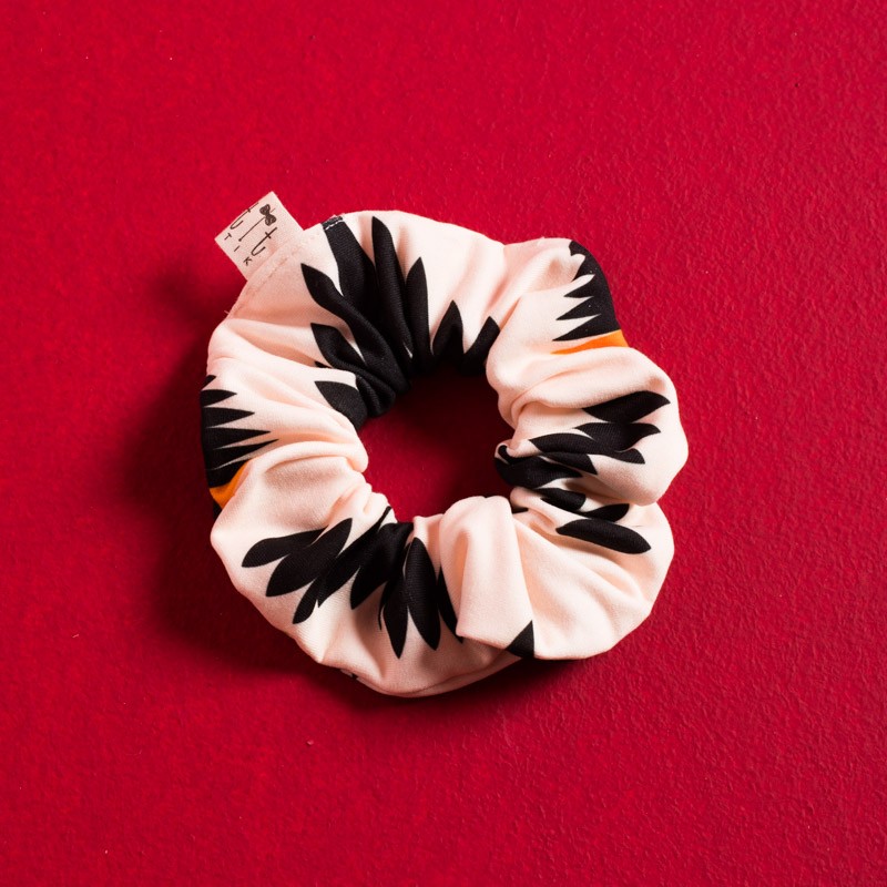 PetitBoutik Scrunchie σούρα μαλλιών Cream Aztek PetitBoutik Scrunchie σούρα μαλλιών Cream Aztek