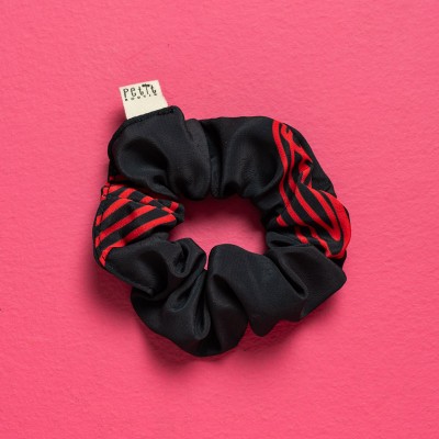PetitBoutik Scrunchie σούρα μαλλιών Black Red Hearts
