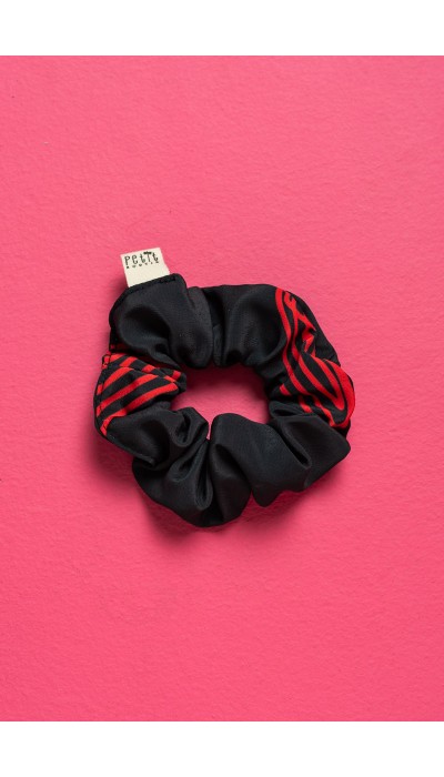 PetitBoutik Scrunchie σούρα μαλλιών Black Red Hearts