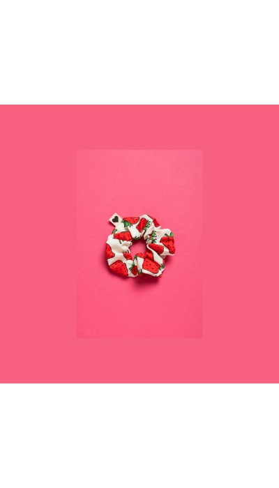 PetitBoutik Scrunchie σούρα μαλλιών White Strawberries
