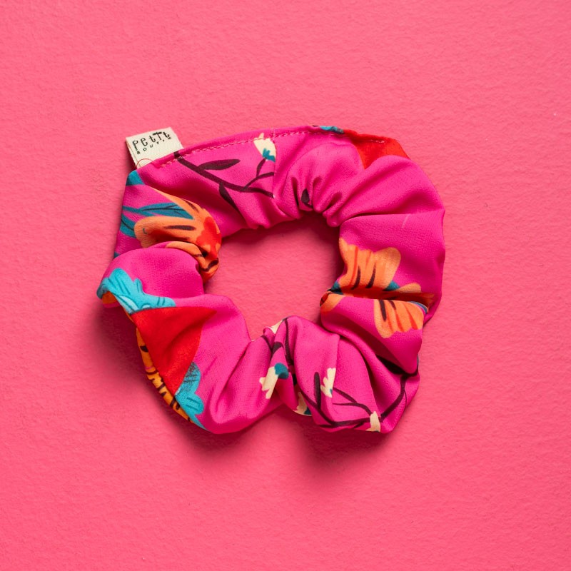 PetitBoutik Scrunchie σούρα μαλλιών Hot Pink Floral PetitBoutik Scrunchie σούρα μαλλιών Hot Pink Floral