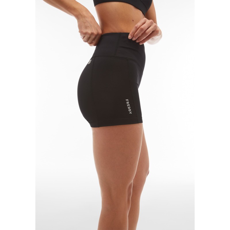 Freddy Γυναικείο σορτς Superfit DIWO μαύρο Freddy Γυναικείο σορτς Superfit DIWO μαύρο