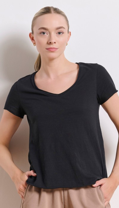 BodyTalk Γυναικεία κοντομάνικη μπλούζα με V μαύρη