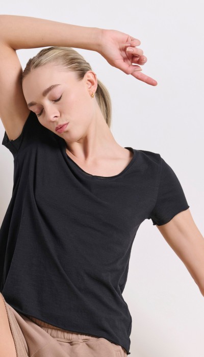 BodyTalk Γυναικεία κοντομάνικη μπλούζα με V μαύρη